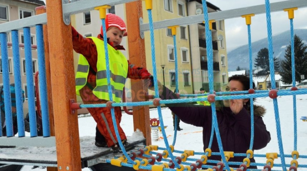 Děti z Loučné nad Desnou si užívají nové hřiště