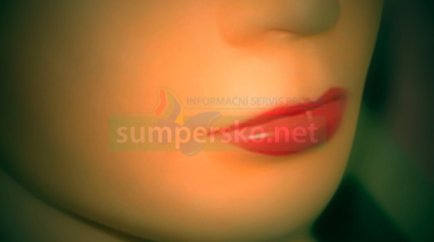 Místo novoročního polibku muž ženě vyhrožoval