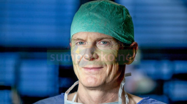 Ředitel FN Olomouc Roman Havlík převzal profesorský dekret