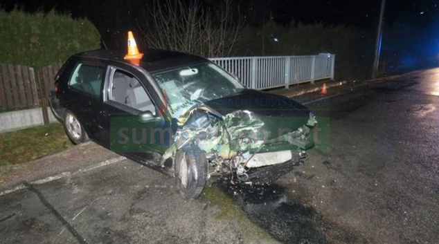 V zábradlí mostu skončil opilý řidič na Jesenicku