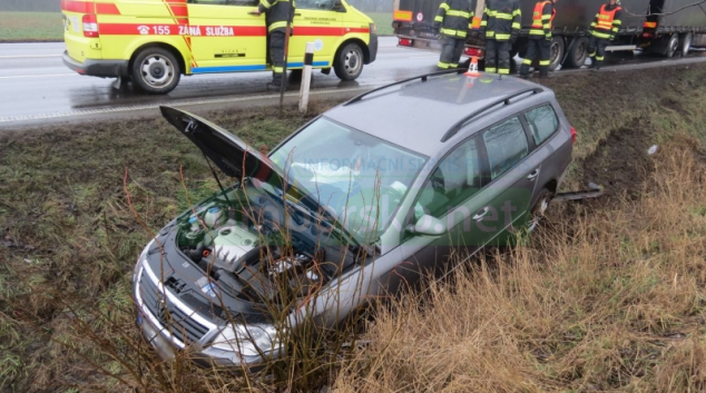 Řidiče u Mohelnice přepadla únava a havaroval