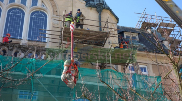 Historickou budovu radnice v Šumperku ozdobí opravené sochy