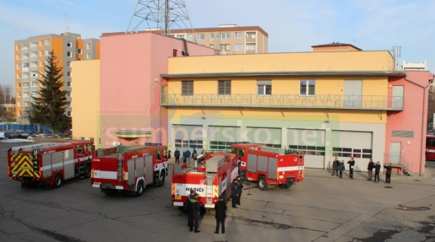 Tři starší cisterny od profesionálních hasičů zamířily k dobrovolným sborům