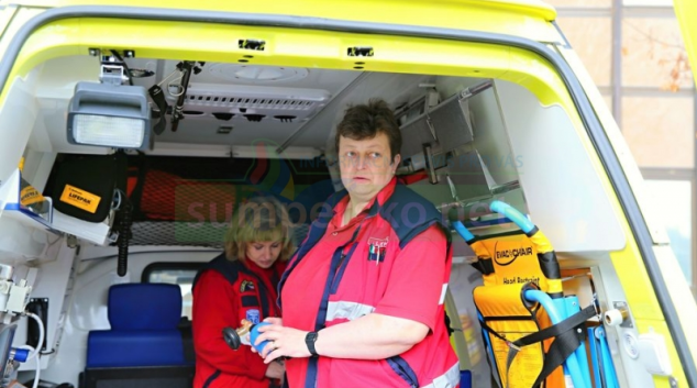 Ošetřit agresivního opilce v Šumperku zdravotníkům pomáhali policisté