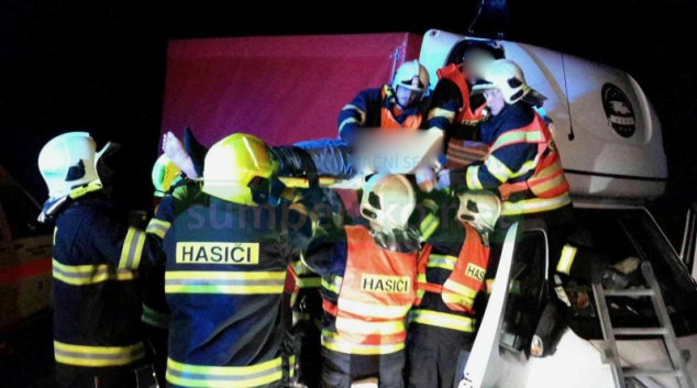 Vážná dopravní nehoda na Mohelnicku si vyžádala pomoc hasičů
