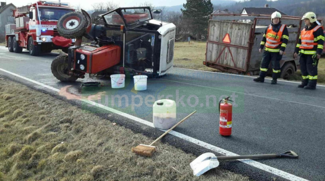 Na Jesenicku došlo k dopravní nehodě přívěsu, který převážel mladé býčky