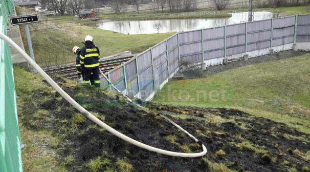 Hasiči v kraji vyjížděli k požárům trávy a lesů