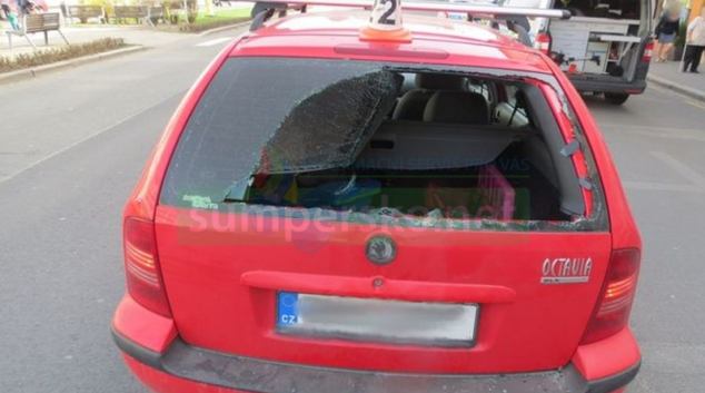 Cyklista v Zábřehu zezadu narazil do vozidla