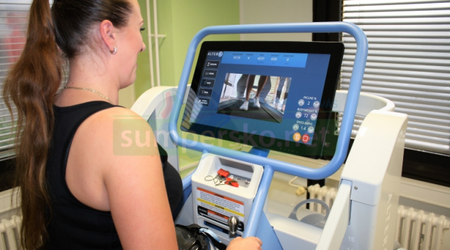 Nový rehabilitační přístroj v šumperské nemocnici simuluje antigravitační prostředí