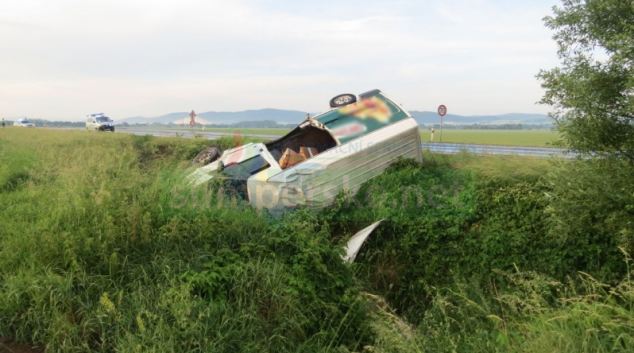 Řidič u Libivé dostal s tranzitem smyk