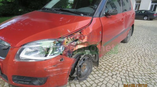 Řidič na Jesenicku z místa dopravní nehody ujel