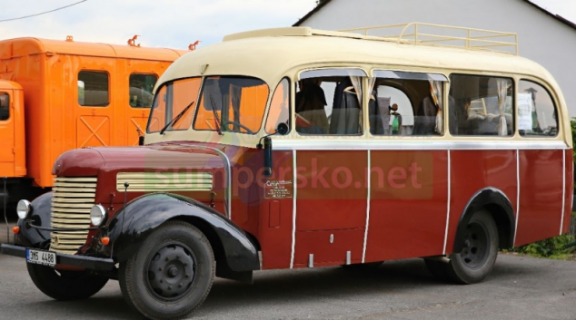 Vikýřovické muzeum silnic ve znamení historických autobusů i aut