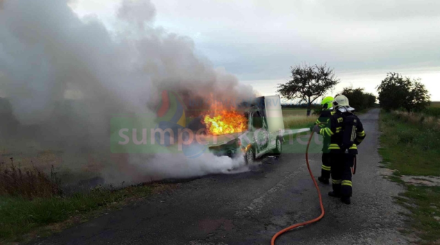 Vozidlo začalo hořet za jízdy