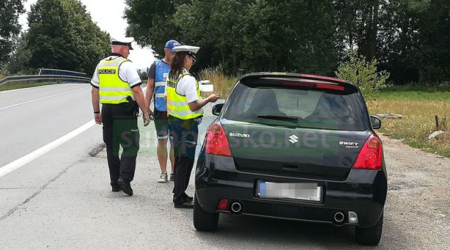FOTO.Dopravní policie kontrolovala řidiče projíždějící Bludovem