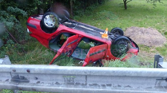 Vymrštěné vozidlo skončilo na střeše