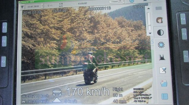 „Sto sedmdesátkou“ se řítil motorkář Červenohorským sedlem