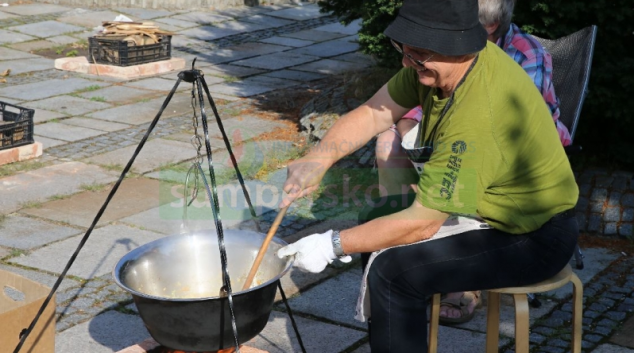 Roztančené kotlíky okoření závěr folklorního festivalu