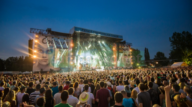 Na Colours of Ostrava stánkaři obvykle nedodržovali míry