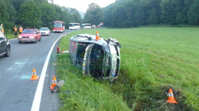 Řidič zřejmě vlivem únavy havaroval na Jesenicku