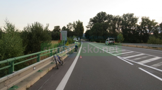 Řidič po střetu s cyklistou před Postřelmovem odjel