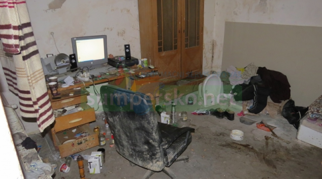 „Pracoviště“ podvodníka, kde tvořil falešné inzeráty!