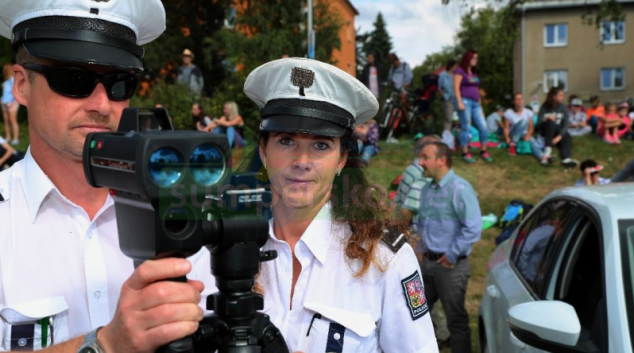 Rychlou jízdou řidič na sebe upozornil policii