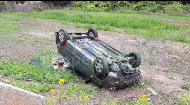 Vozidlo v Loučné nad Desnou skončilo mimo komunikaci