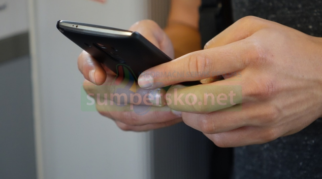 Rozeslané klamavé SMS lákají z Čechů tisíce korun