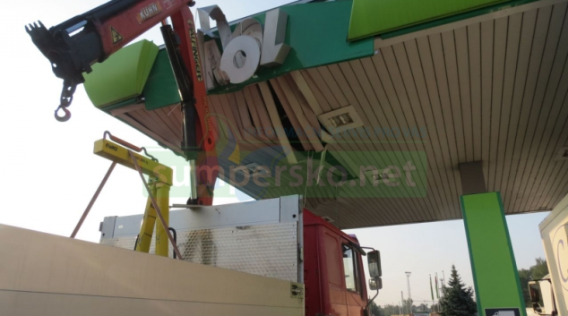 „Hydraulickou rukou" poškodil čerpací stanici v Zábřehu