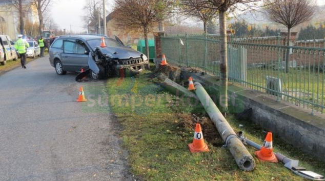 Opilý motorista havaroval u hřbitova ve Skorošicích