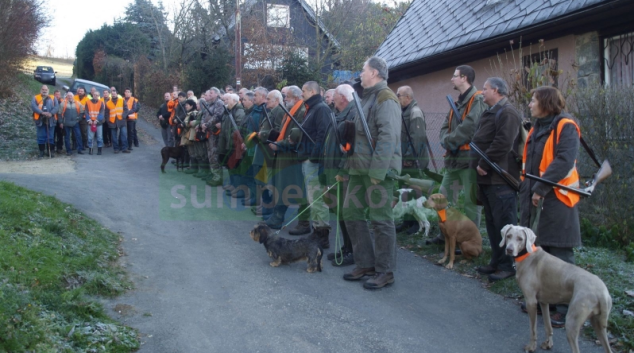 FOTO: Policisté prováděli kontrolu myslivců na honitbě v Bludově