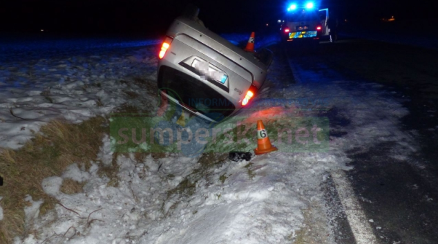 Řidička na Jesenicku se s vozidlem přetočila na střechu
