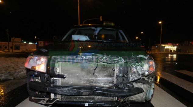 Řidička v Šumperku přehlédla, že na semaforu svítí červená