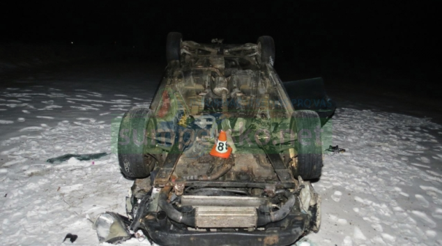 Vozidlo mezi Brníčkem a Kolšovem skončilo na střeše