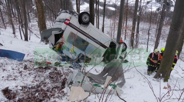 Pondělní sněhová nadílka potrápila nejen řidiče na Jesenicku