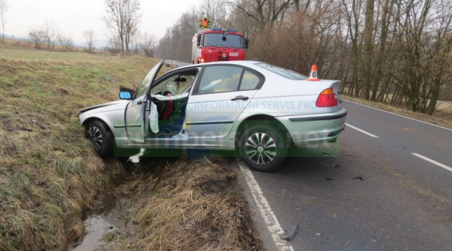 Devatenáctiletá řidička havarovala mezi Bratrušovem a Šumperkem