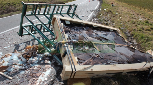 Řidič podcenil silný nárazový vítr