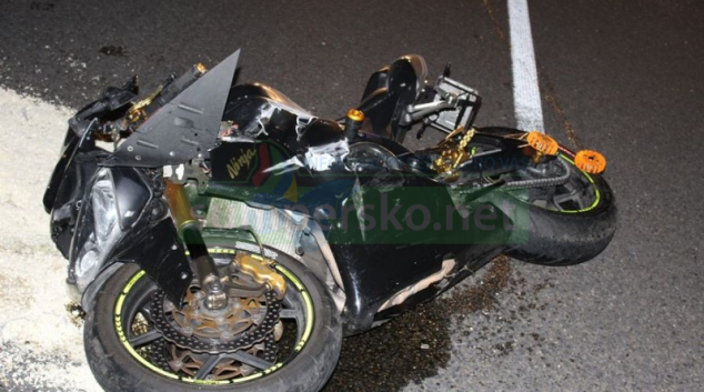 Motorkář havaroval na dálnici D35