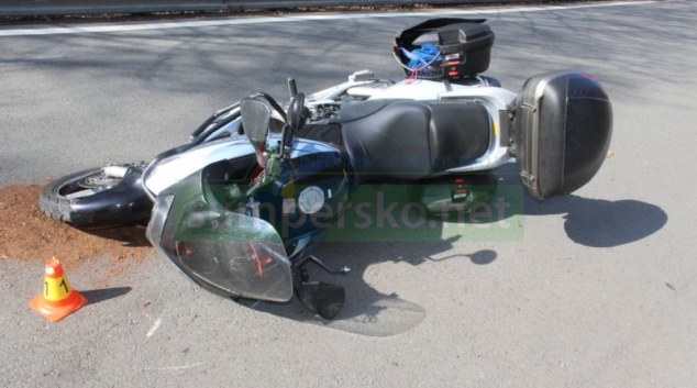 Střet motocyklu s osobním vozidlem u Šternberku
