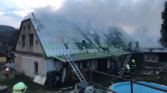 Požár střechy rodinného domu na Jesenicku