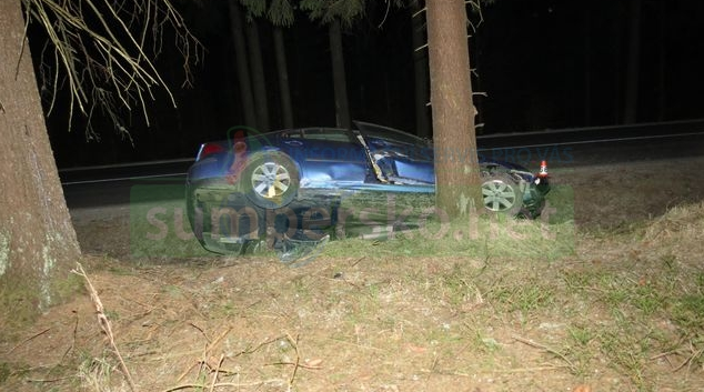 Řidič zanechal havarované vozidlo poblíž Skřítku v příkopu