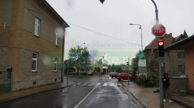 Křižovatkou projel řidič v Šumperku „na červenou“