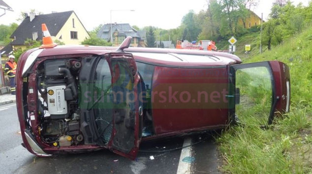 Mladá řidička na Jesenicku se lekla protijedoucího vozidla