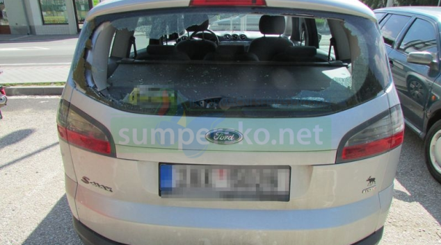 Mladík z Hanušovicka si vybil zlost na zaparkovaném vozidle v Zábřehu