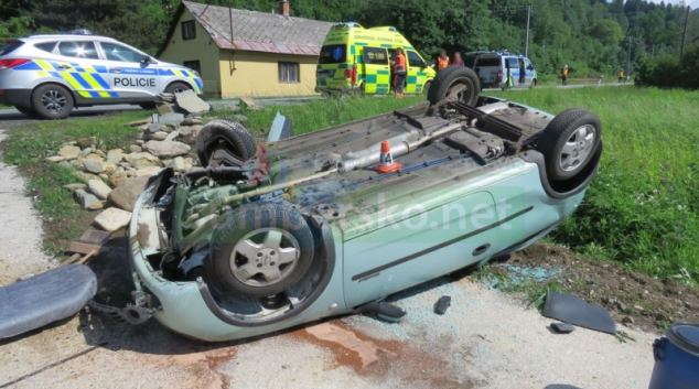 V důsledku zdravotní indispozice havaroval motorista v Loučné nad Desnou