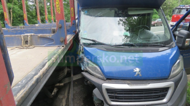 Řidič tahače na Mohelnicku předjížděl i přes „dvojitou čáru“