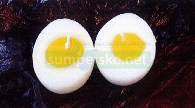 ČOI stahuje z trhu svíčku v podobě rozpůleného vejce