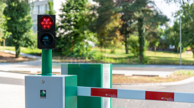 V areálu FN Olomouc přibylo sto nových parkovacích míst