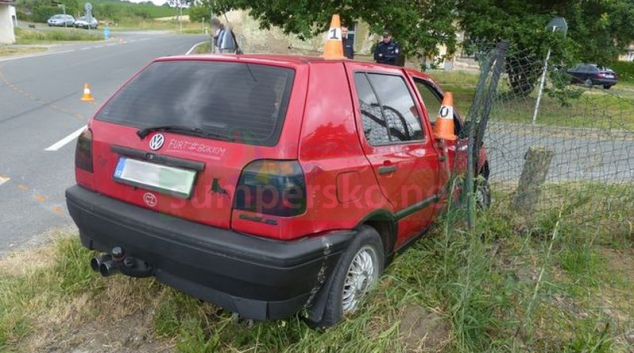Nepozorný řidič na Jesenicku havaroval