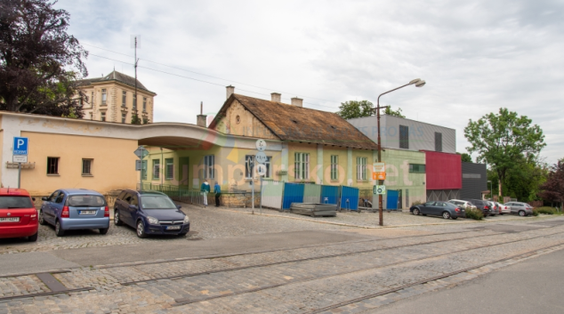 Stará brána do areálu FN Olomouc byla zbourána